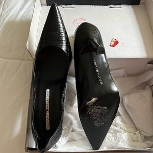 Black leather pumps.